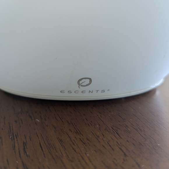 Escents Aroma Diffuser - Picture 2 of 5